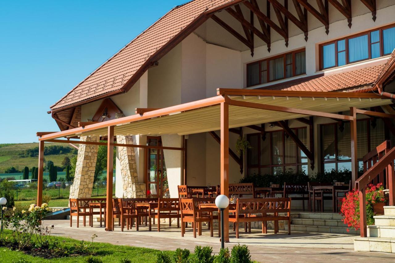 Bonanza Pensiune&Restaurant Mera Esterno foto